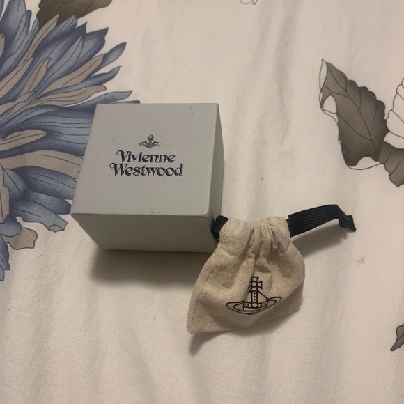 Vivienne Westwood Silver Heart Ring - Picture 4 of 8